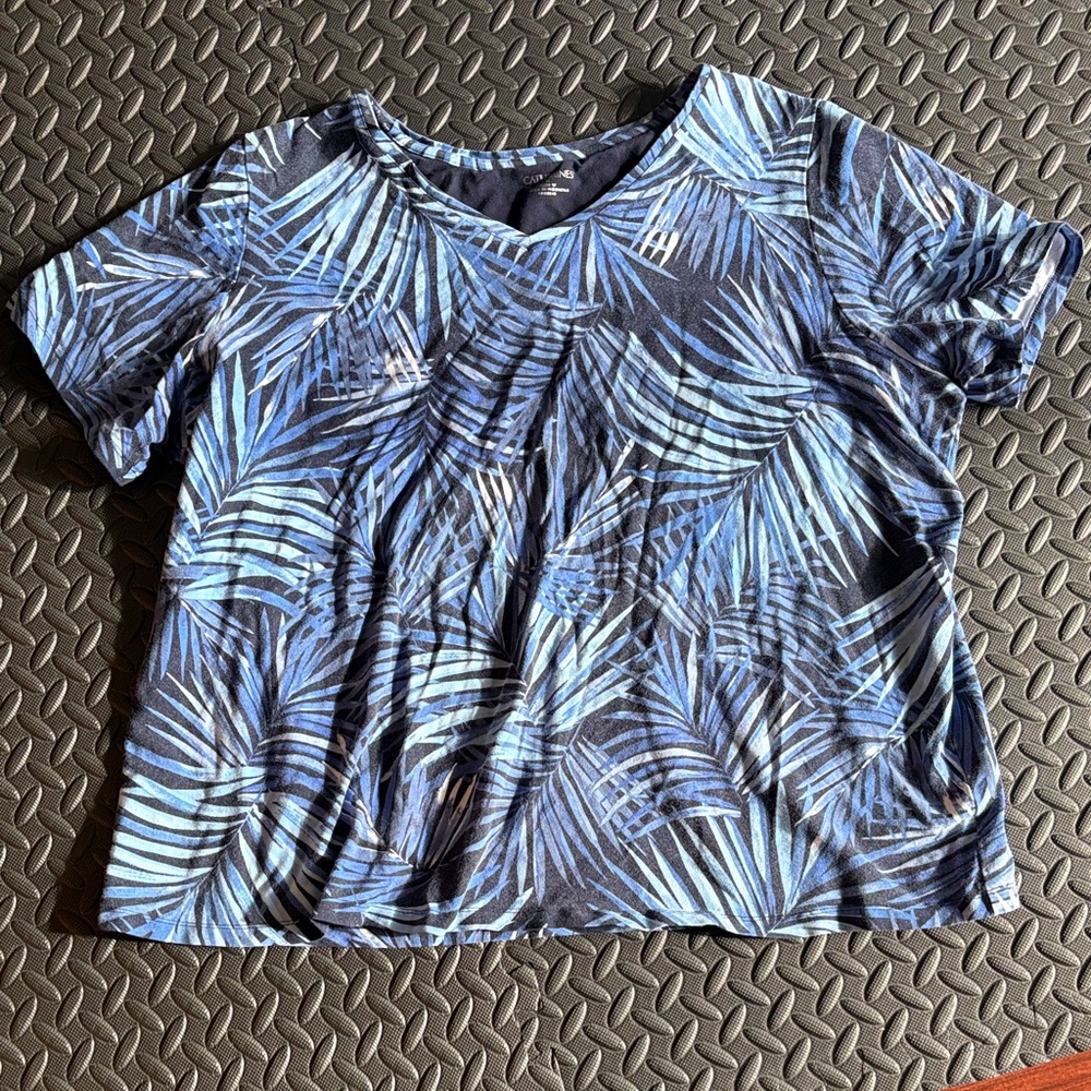 Catherine’s size 1X Blue Palm Leaf Print T-Shirt